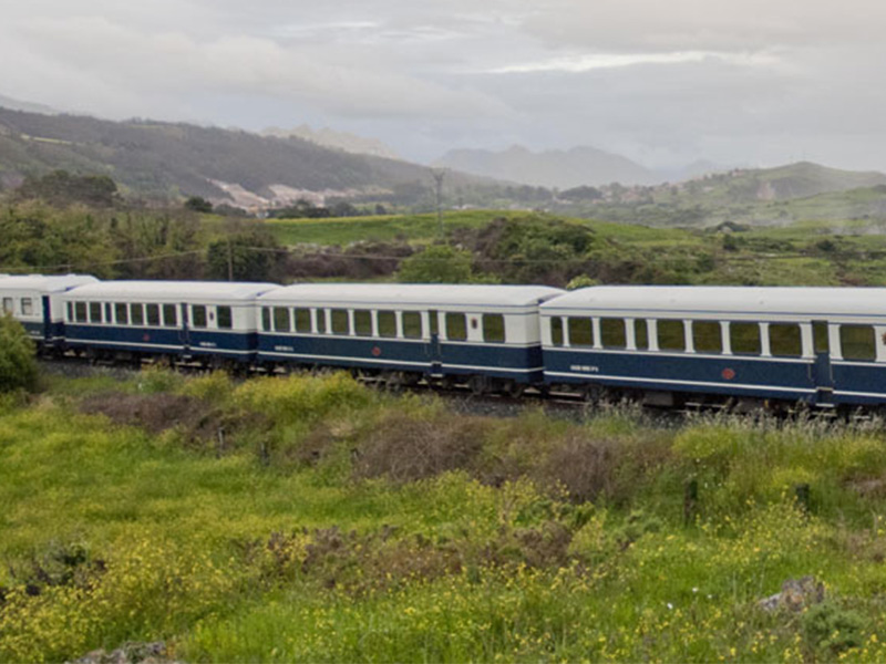 Tren Costa Verde Express